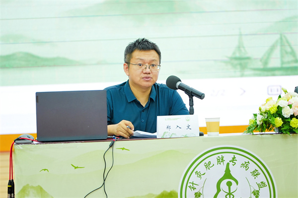 郑入文主持.jpg