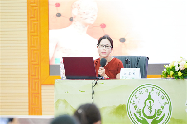 梁翠梅.jpg